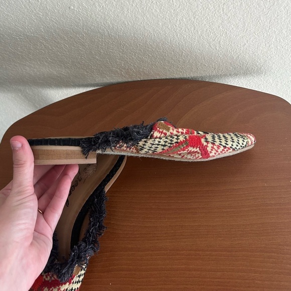 Free People Fabric Newport Loafer Mules Red Flats Women’s Size EU36 5 Aztec Boho - Picture 4 of 10